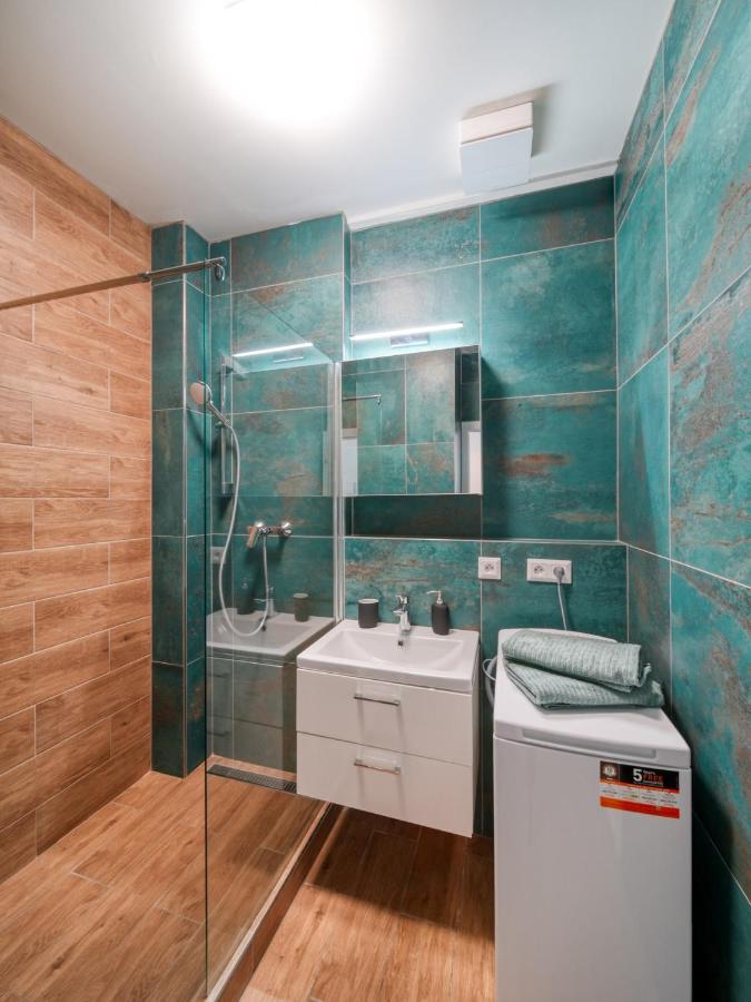 Trio Apartment Пиещани Екстериор снимка